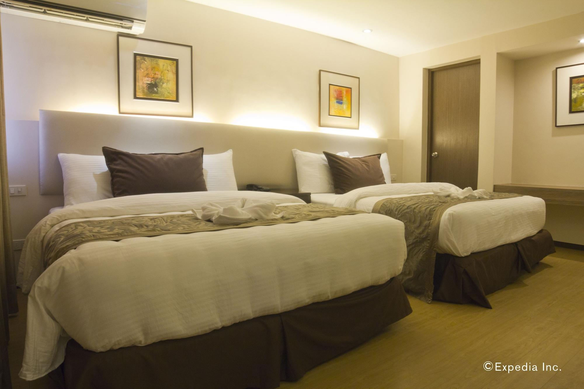 Imperial Palace Suites Quezon City Exterior foto