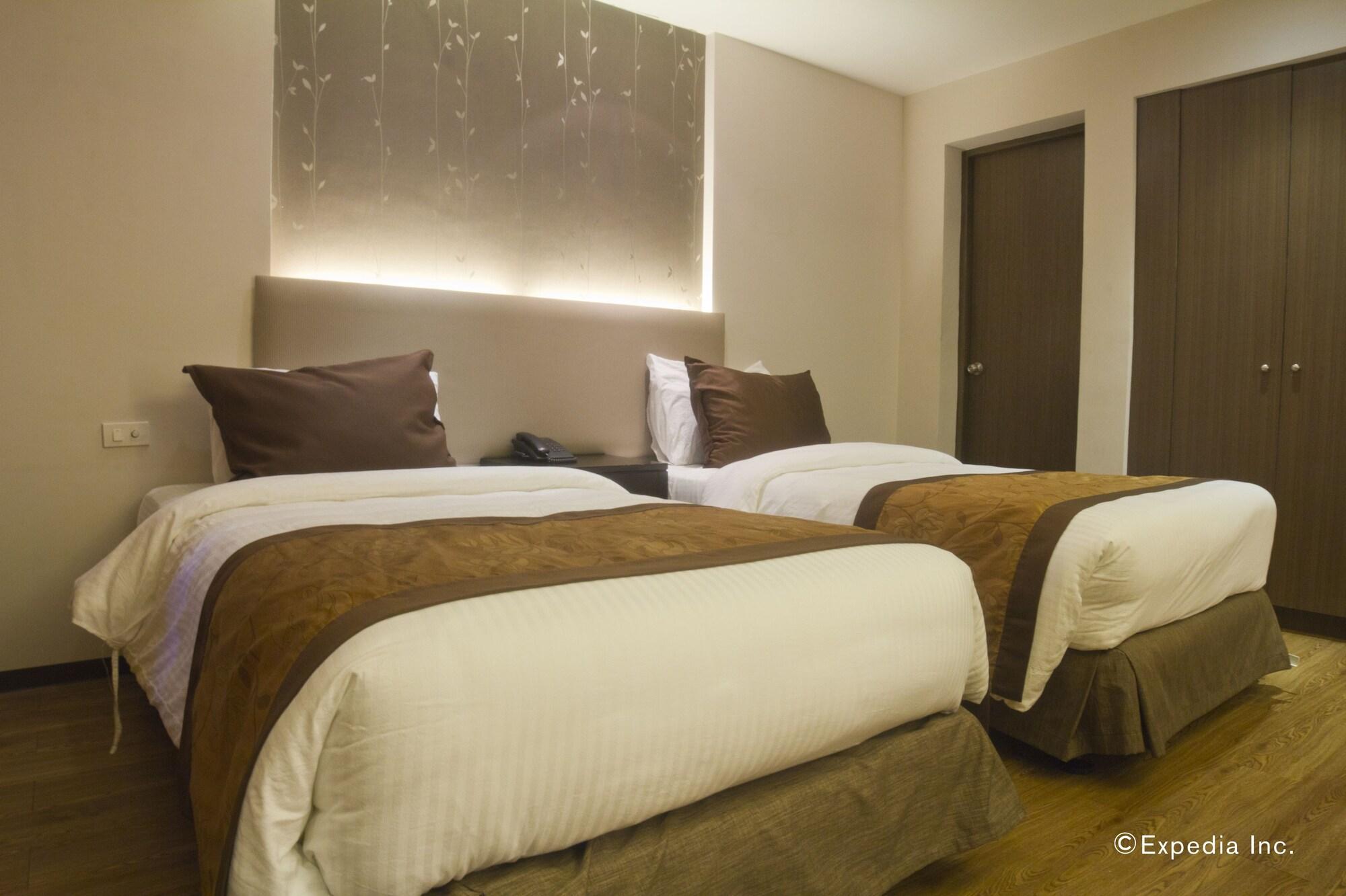 Imperial Palace Suites Quezon City Exterior foto