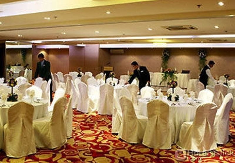 Imperial Palace Suites Quezon City Exterior foto