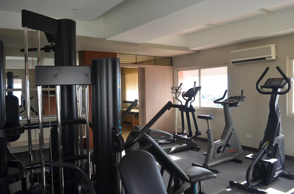Imperial Palace Suites Quezon City Exterior foto