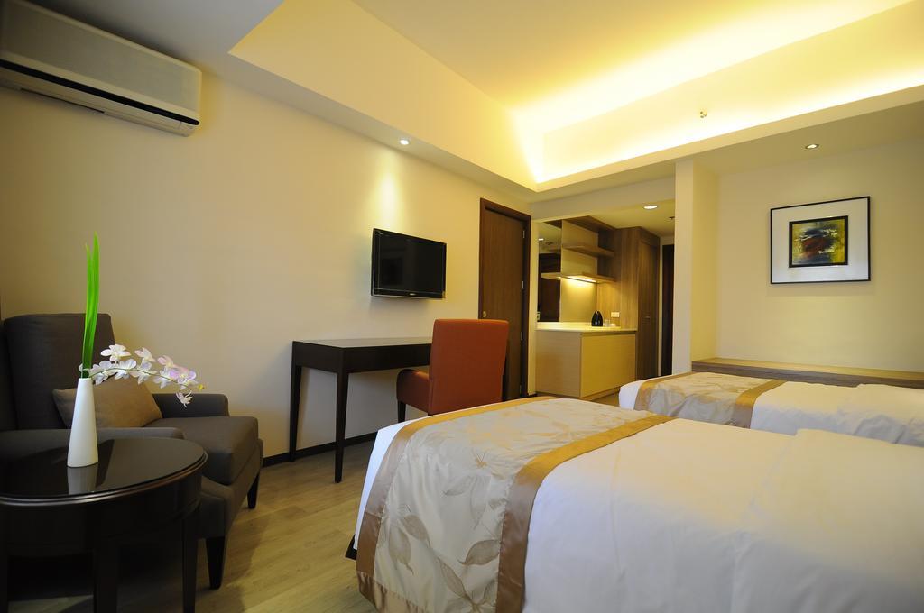 Imperial Palace Suites Quezon City Exterior foto