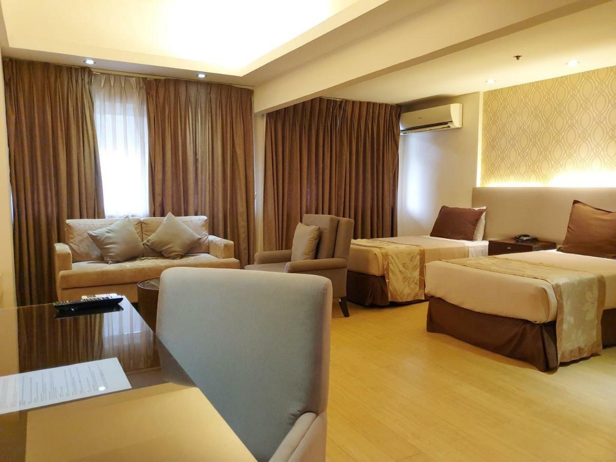 Imperial Palace Suites Quezon City Exterior foto